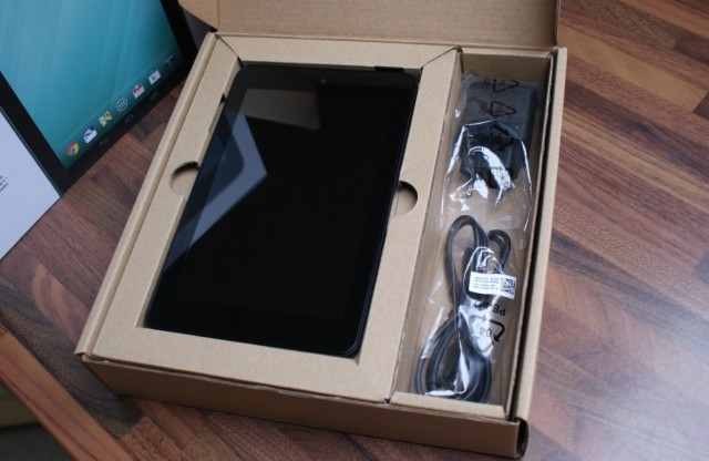 dell-venue-7-un-box